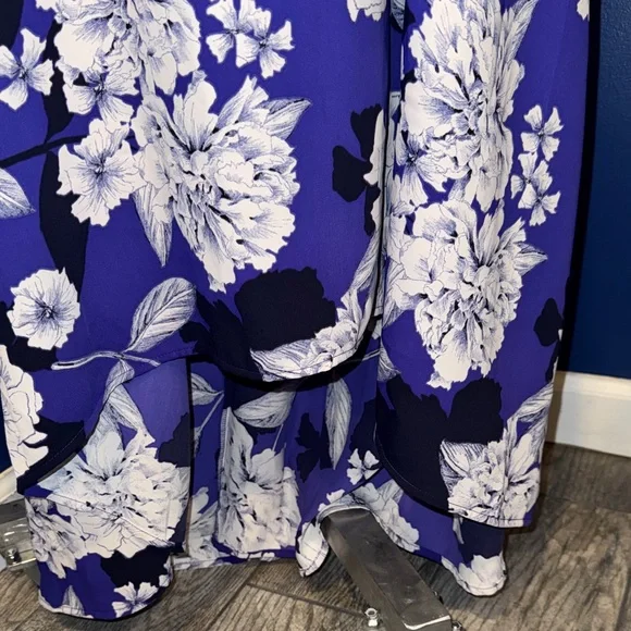 Tahari- NWT Purple Floral Maxi Dress with White Blooms Size Medium - Picture 9 of 13